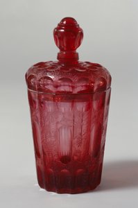 Zkosená skleněná kádinka s víkem, před 1700 (sklo) od Gottfried Spiller